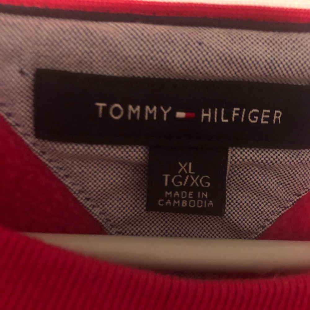 Used sweatshirt but it great condition. Maybe worn a couple times.